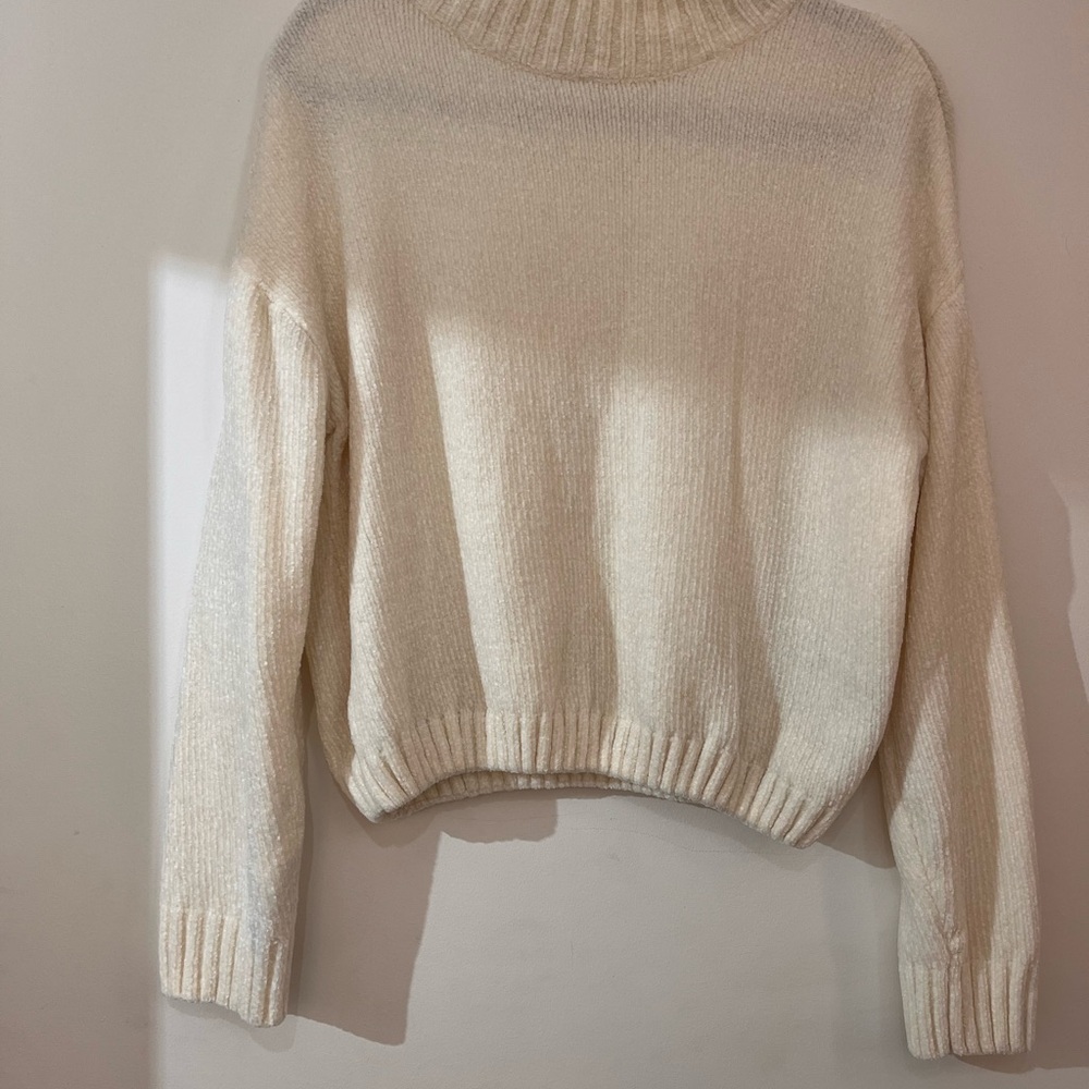 Pull & Bear Cozy Cream Sweater. Size M